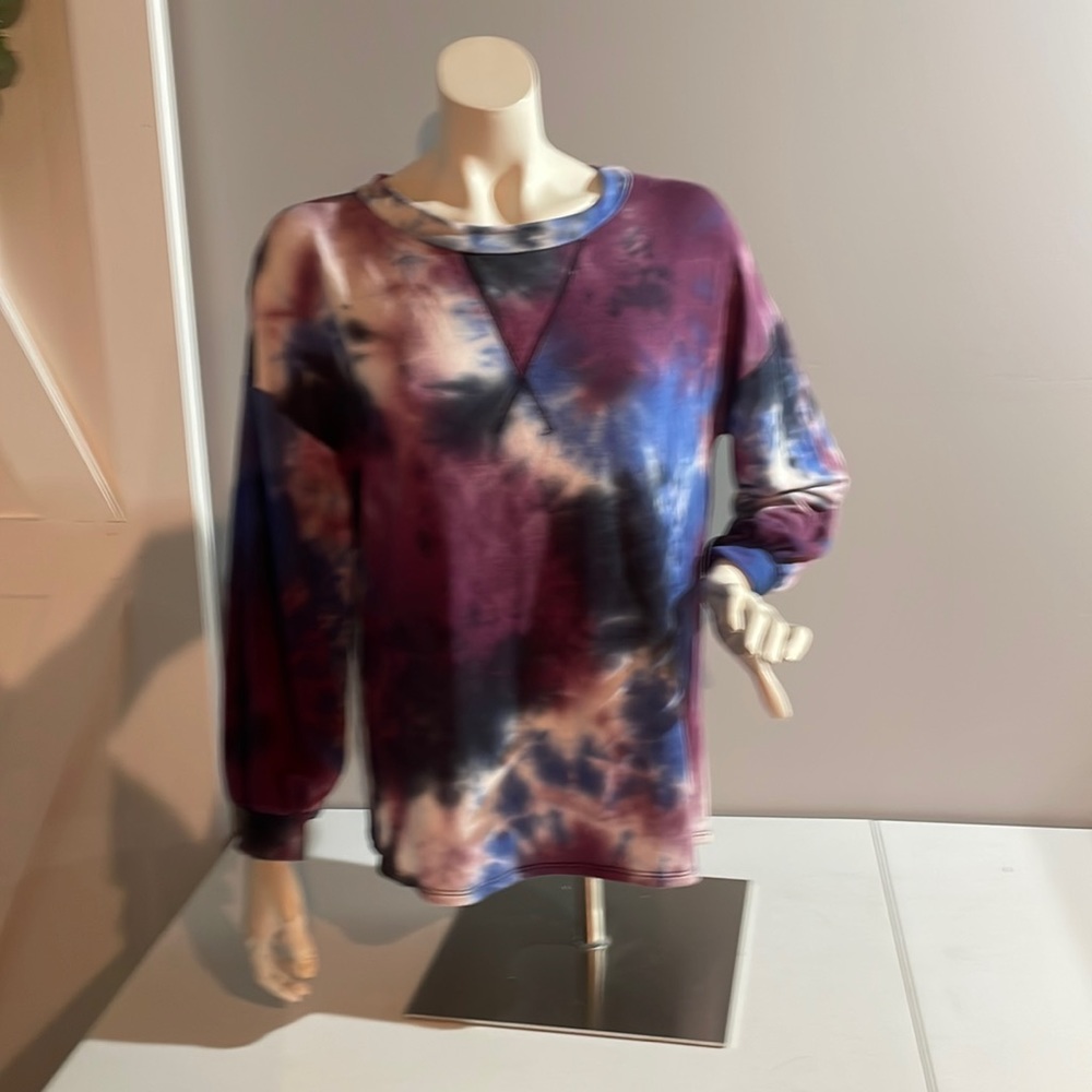 Haptics by Holly Harper Womens’ tie die light weight sweatshirt.